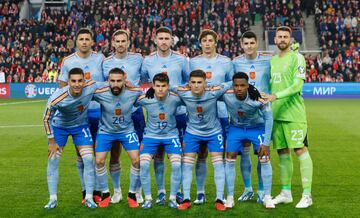 El once inicial de España. Rodrigo Hernández, Fabián Ruiz, Aymeric Laporte, Robin Le Normand, Álvaro Morata, Unai Simón, Ferran Torres, Dani Carvajal, Fran García, Gavi y Ansu Fati.