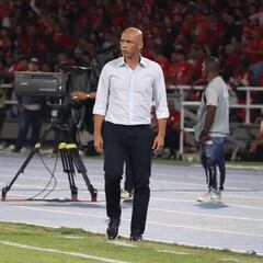 Mena: “Respaldo a Mayer porque se la está jugando por todos”