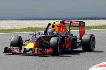 Max Verstappen celebrando su triunfo desde su monoplaza.