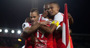 Santa Fe venció 3-0 a Santiago Wanderers y pasó a la fase de grupos de la Copa Libertadores tras el 5-1 en el marcador global.