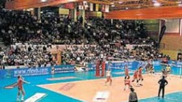 <b>AMBIENTAZO. </b>El Pabellón de la Dehesa Boyal estuvo muy animado en las semifinales de ayer, acorde con el juego de las dos eliminatorias.