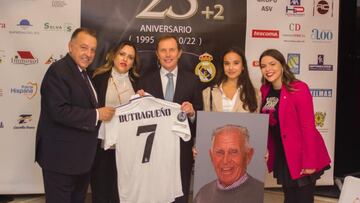 Emilio Butragueño, en la Peña de Callosa de Segura, en homenaje a su padre.