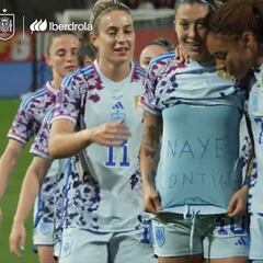 Jenni se acuerda de Nayeli con España