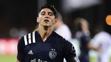 El atacante de Sporting Kansas City meti&oacute; una controversia con la FMF para que Chivas le pague el porcentaje correspondiente de su fichaje a la MLS.