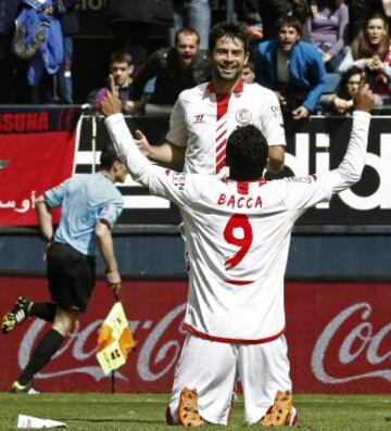 El delantero colombiano del Sevilla, Carlos Bacca, celebra el gol conseguido ante Osasuna.