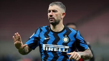 Kolarov en un partido con el Inter