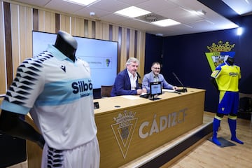 Vizcaíno y Jorge Morán, durante la presentación de Silbö Telecom como patrocinador del Cádiz CF para la temporada 2024-25.