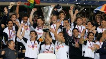 El Valencia celebra la UEFA ganada al Olympique de Marsella (2-0) en Gotemburgo.