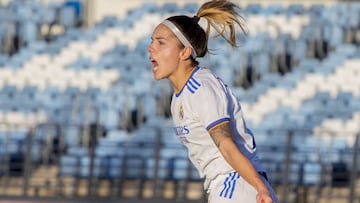 Claudia Zornoza celebra un gol con el Real Madrid.