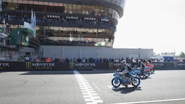 Salida de la carrera de Moto3 del GP de Le Mans (Francia) 2015.