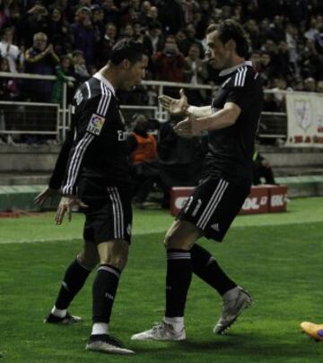 0-1. Cristiano Ronaldo celebró el primer tanto del encuentro y su gol 300 con el conjunto blanco.