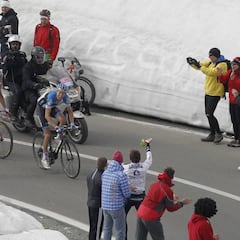 Un bar del Stelvio premia al más pesado del Giro con 100 cervezas