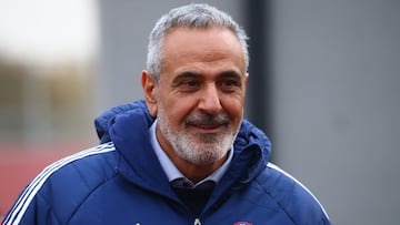 A Milad le preguntan cuándo anunciará al nuevo DT de la Roja y esto responde