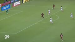 La genial asistencia de Isla: ¡dejó solo a Gabigol!