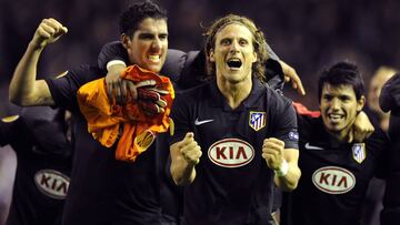 Ra&uacute;l Garc&iacute;a, Forl&aacute;n y Ag&uuml;ero celebran el pase a la final tras el Liverpool-Atl&eacute;tico de la Europa League 2010.