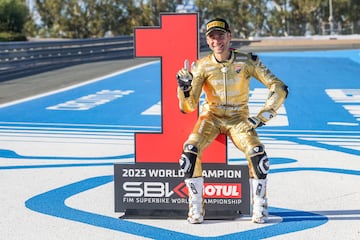 Bautista celebra su segundo título de Superbike.