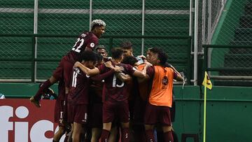 Venezuela's players celebrate after Brayan Alcocer's scored against Ecuador during the South American U-20 championship first round football match at the Pascual Guerrero stadium in Palmira, Colombia, on January 26, 2023. (Photo by JOAQUIN SARMIENTO / AFP)