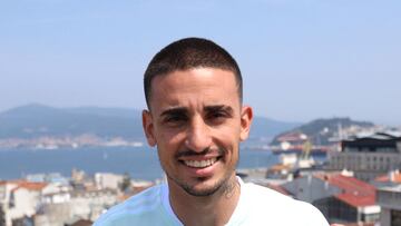 Thiago Galhardo posa con la camiseta del Celta.