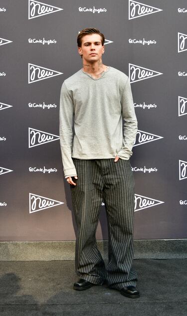 Víctor Pérez posa en la alfombra roja de la la presentación de la nueva campaña del Corte Inglés 'New' en Madrid.
 
 
 
