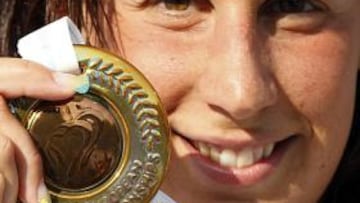 BRONCE. Villaécija posa con su medalla