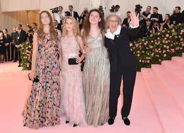 La fot¨®grafa Annie Leibovitz y sus hijas Samuelle Leibovitz, Susan Leibovitz y Sarah Cameron Leibovitz.