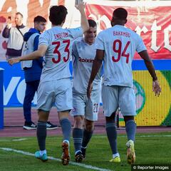 James juega 67′ en la goleada de Olympiacos ante Volos NFC