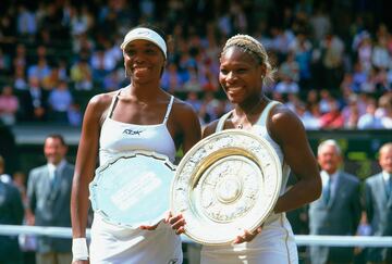 Segundo Grand Slam del año. Serena Williams consiguió otro grande en otra superficie distinta. Eso sí, contra la misma rival. La estadounidense volvió a encontrarse con su hermana y como sucedió la vez anterior, no le dio oportunidad. Otra vez Serena ganaba en dos sets a Venus, 7-6, 6-3.