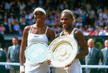 Segundo Grand Slam del a?o. Serena Williams consigui¨® otro grande en otra superficie distinta. Eso s¨ª, contra la misma rival. La estadounidense volvi¨® a encontrarse con su hermana y como sucedi¨® la vez anterior, no le dio oportunidad. Otra vez Serena ganaba en dos sets a Venus, 7-6, 6-3.