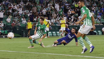 Soccer Football - LaLiga - Real Betis v Real Madrid - Estadio Benito Villamarin, Seville, Spain - August 28, 2021  Real Madrid&#039;s Daniel Carvajal scores their first goal REUTERS/Marcelo Del Pozo