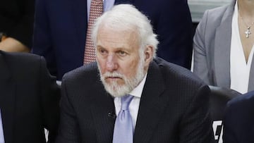 Gregg Popovich, durante un partido de estos playoffs, antes de conocerse el fallecimiento de su esposa Erin Popovich.