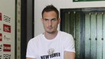 El Almería confirma la vuelta de Carlos García, tras su cesión en el Betis