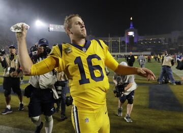 El quarterback de Los Angeles Rams luci¨® en la victoria impresionante en Monday Night Football. (35.12)