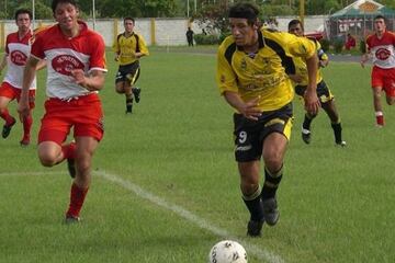 El delantero debutó en 1999 en el equipo de su ciudad natal y por eso fue apodado como el 'Barranca'