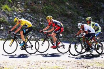 Froome arrancó y solo Nairo Quintana y Richie Porte le aguantaron un par de kilómetros.