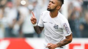 Gabigol celebra un gol