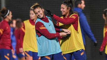 Sandra Paños y Leila, en un entrenamiento del Barça.