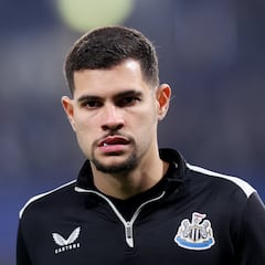 Bruno Guimarães brilla en el hundimiento del Newcastle