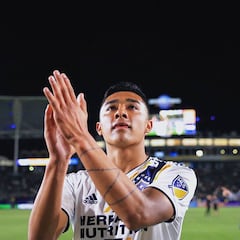 Julián Araujo firmará hasta 2026 con el Barcelona