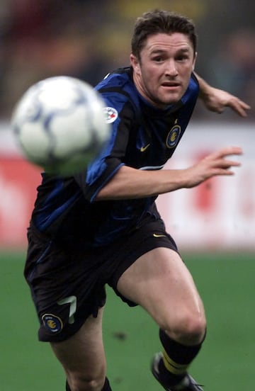 La estelar aparici車n de Robbie Keane en el Coventry City llam車 la atenci車n de media Europa. El Inter pag車 20 millones de euros, y no tuvo 谷xito. Tras media temporada, se march車 cedido al Leeds United y en Inglaterra volvi車 a demostrar su talento. A final de aquella temporada, el Leeds United pag車 18 millones para hacerse con sus servicios.