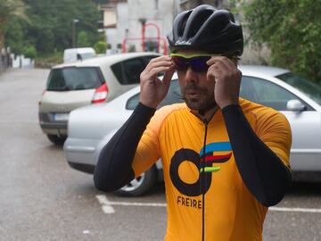 Óscar Freire, ciclista cántabro, subió junto a AS el puerto donde acabará la 17ª etapa. Varias rampas rebasan el 20%.

 