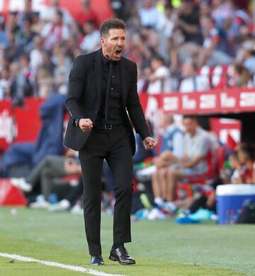 Simeone celebra el 0-1 de Llorente. 