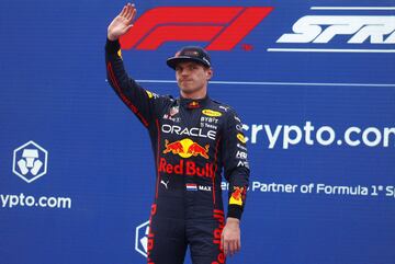 Max Verstappen celebrando su victoria de la carrera al Sprint