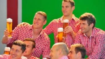 Müller, con Neur y Schweinsteiger a la derecha.