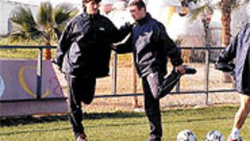 <B>INDIGNACIÓN</B>. Moisés y Serban, indignados con los arbitrajes.