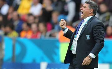 El colombiano debutó el 29 de mayo de 2011 con un empate a dos tantos con El Salvador en un partido amistoso que se disputó en Houston, Texas.