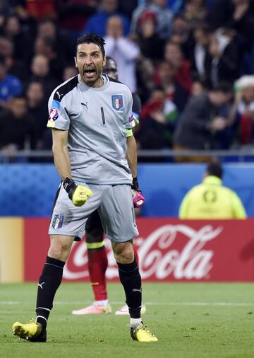 Decidió no volver a vestir la camiseta de Italia tras no conseguir la clasificación con su equipo para el Mundial de Rusia 2018.