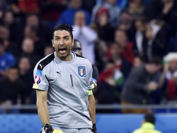 Decidió no volver a vestir la camiseta de Italia tras no conseguir la clasificación con su equipo para el Mundial de Rusia 2018.