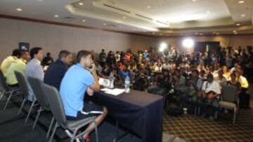 Presentación multitudinaria del partido América-Atlético