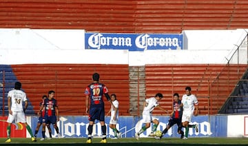 El también llamado Neza 86, albergó juegos del Mundial México 86. Fue casa de los coloridos Toros Neza durante la década de los 90, pero Atlante también la adoptó como su casa del 2001 al 2003 y en 2007, antes de su mudanza a Cancún. Actualmente no cuenta con fútbol profesional de ninguna categoría con un aforo para 20,000 espectadores.