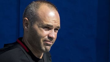 MIA07. WHIPPANY (NJ, EE.UU.), 20/07/2015.- El futbolista Andrés Iniesta llega para un entrenamiento del FC Barcelona hoy, jueves 20 de julio de 2017, en las instalaciones del club New York Red Bulls en Whippany, New Jersey (EE.UU.). El equipo azulgrana visita los Estados Unidos para una estadía de promoción y donde jugará tres partidos amistosos, ante el Juventus, el Manchester United y el Real Madrid. EFE/Edu Bayer